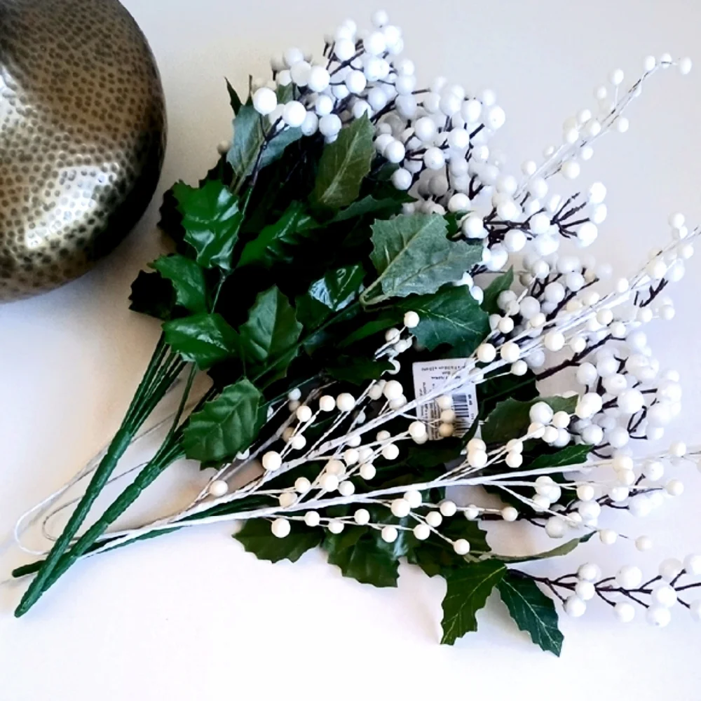 5x Bloom Artificial White Berry Stems Bouquet Green Leaves Holiday Home Accents
